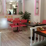 Logis Hotel-restaurant Les Glycines Hotel