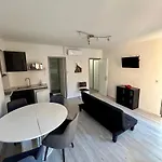 Logis Hotel-restaurant Les Glycines Hotel Arles-sur-Tech