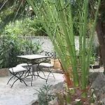 Logis Hotel-restaurant Les Glycines