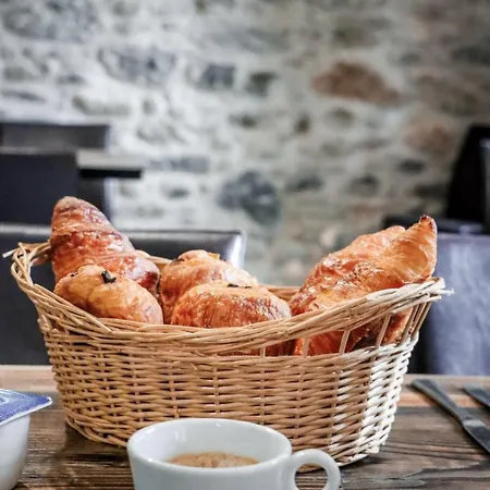 Logis Hotel-restaurant Les Glycines Hotel Arles-sur-Tech