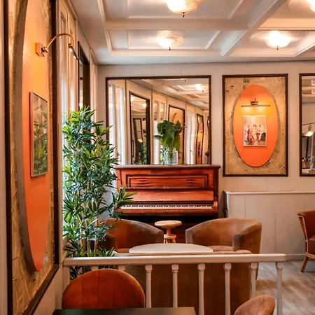 Logis Hotel-restaurant Les Glycines 3* アルル