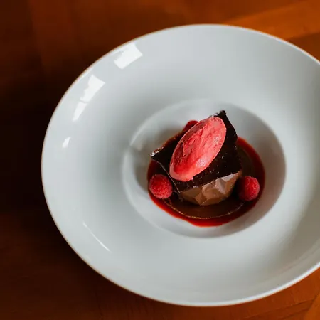 Logis Hotel-restaurant Les Glycines 酒店 3*
