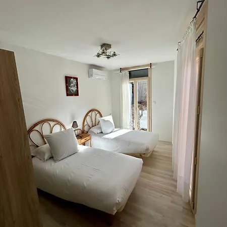 Logis Hotel-restaurant Les Glycines 3*