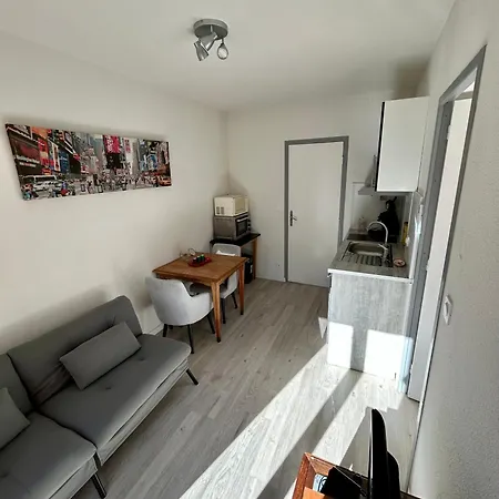 ホテル Logis Hotel-restaurant Les Glycines