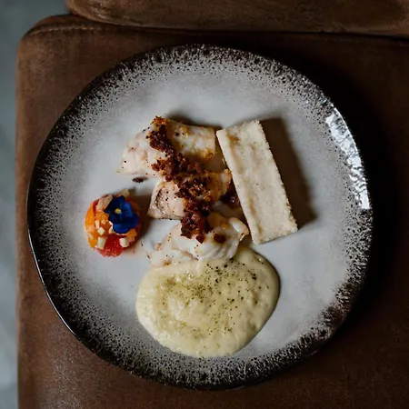 Logis Hotel-restaurant Les Glycines