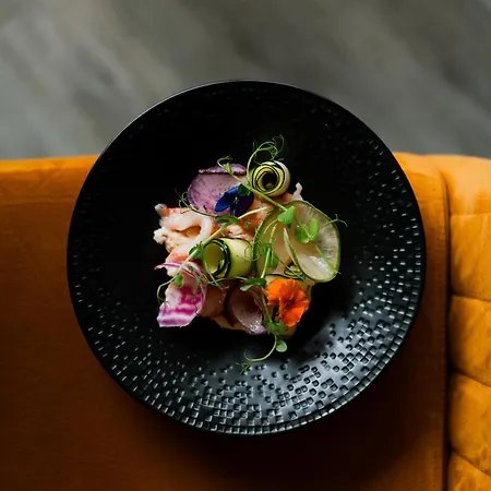Logis Hotel-restaurant Les Glycines アルル
