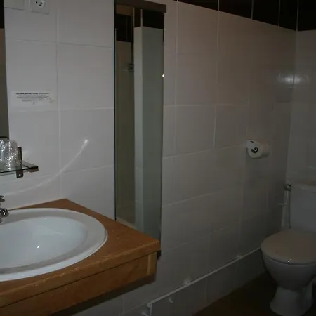 Logis Hotel-restaurant Les Glycines