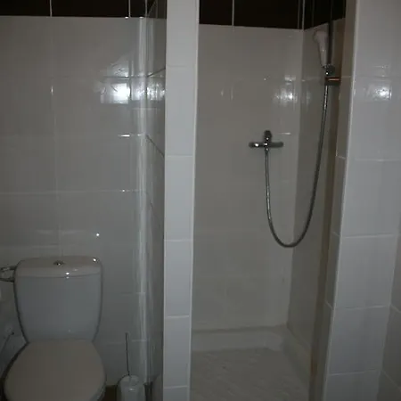 Hotel Logis Hotel-restaurant Les Glycines 3*