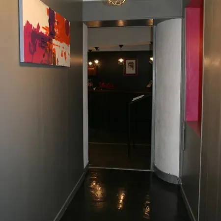 Logis Hotel-restaurant Les Glycines ホテル