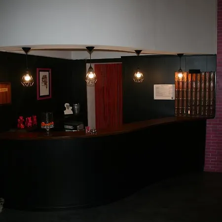 Logis Hotel-restaurant Les Glycines ホテル 3*