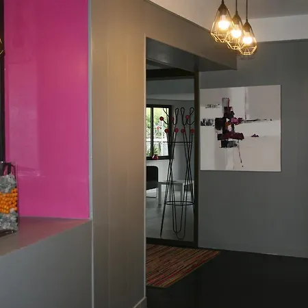 Logis Hotel-restaurant Les Glycines ホテル