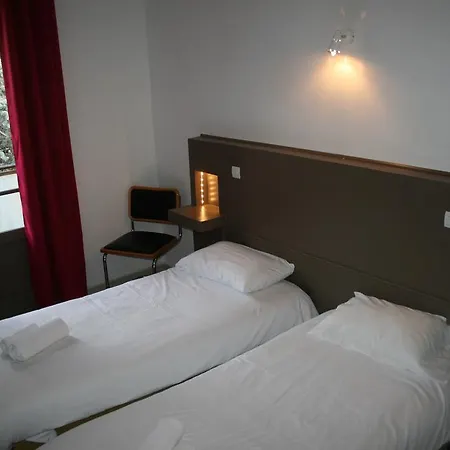 Logis Hotel-restaurant Les Glycines ホテル
