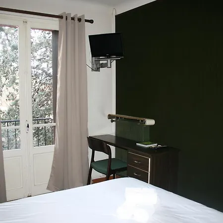 ホテル Logis Hotel-restaurant Les Glycines 3*