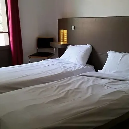 ホテル Logis Hotel-restaurant Les Glycines アルル