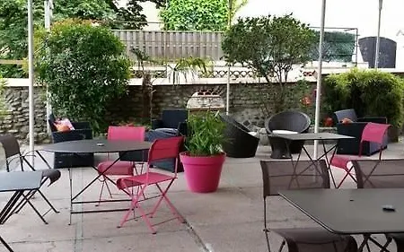 Hotel Logis Hotel-restaurant Les Glycines