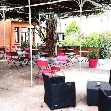 ホテル Logis Hotel-restaurant Les Glycines 3*