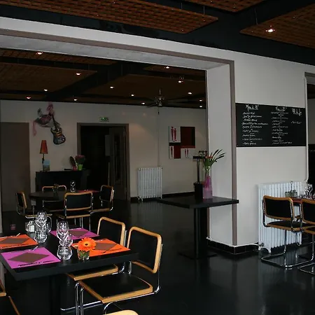 ホテル Logis Hotel-restaurant Les Glycines