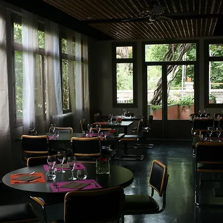 ホテル Logis Hotel-restaurant Les Glycines 3*