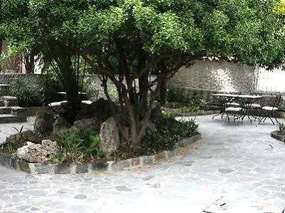 ホテル Logis Hotel-restaurant Les Glycines