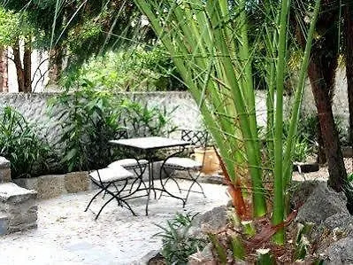 Logis Hotel-restaurant Les Glycines 3* アルル