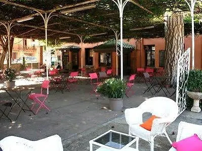 Logis Hotel-restaurant Les Glycines 3* Arles-sur-Tech