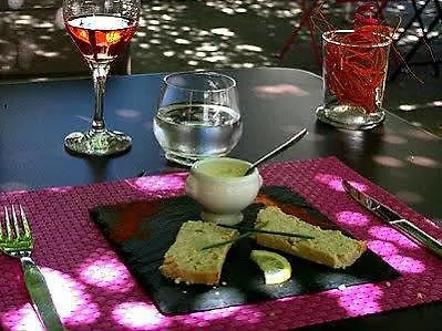Logis Hotel-restaurant Les Glycines ホテル